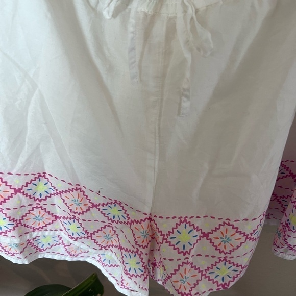 𝅺LOVE by GAP shorts - Picture 4 of 10